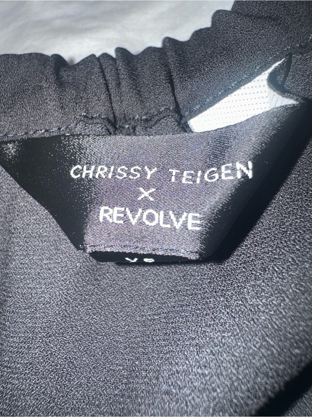 Chrissy Teigen x REVOLVE Wat Phra Top OS Black Off-Shoulder Crop Balloon Sleeve - Picture 4 of 12